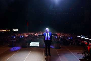  José Velez llena la plaza de Candelaria (Tenerife) con un concierto de dos horas/TA.